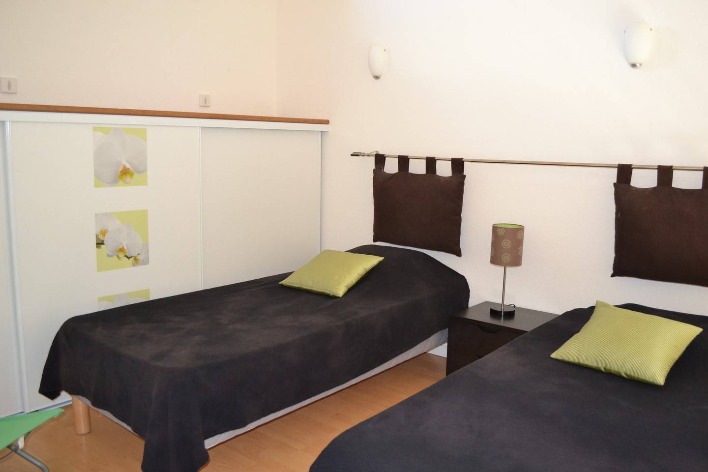 Le Chambon sur Lignon. Dans résidence avec parkings, T2 en duplex TBE.