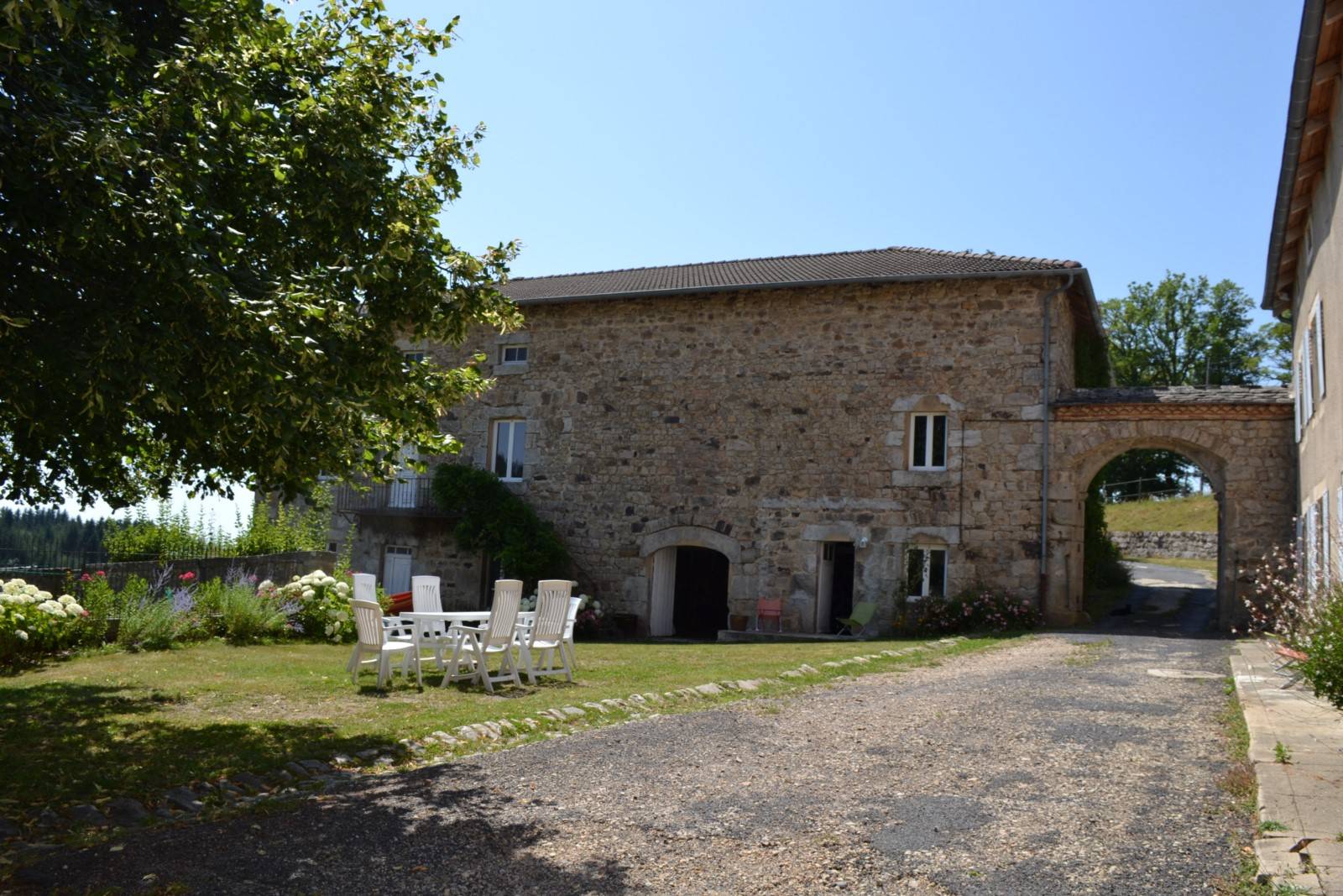 Corps de ferme dans la campagne de Tence