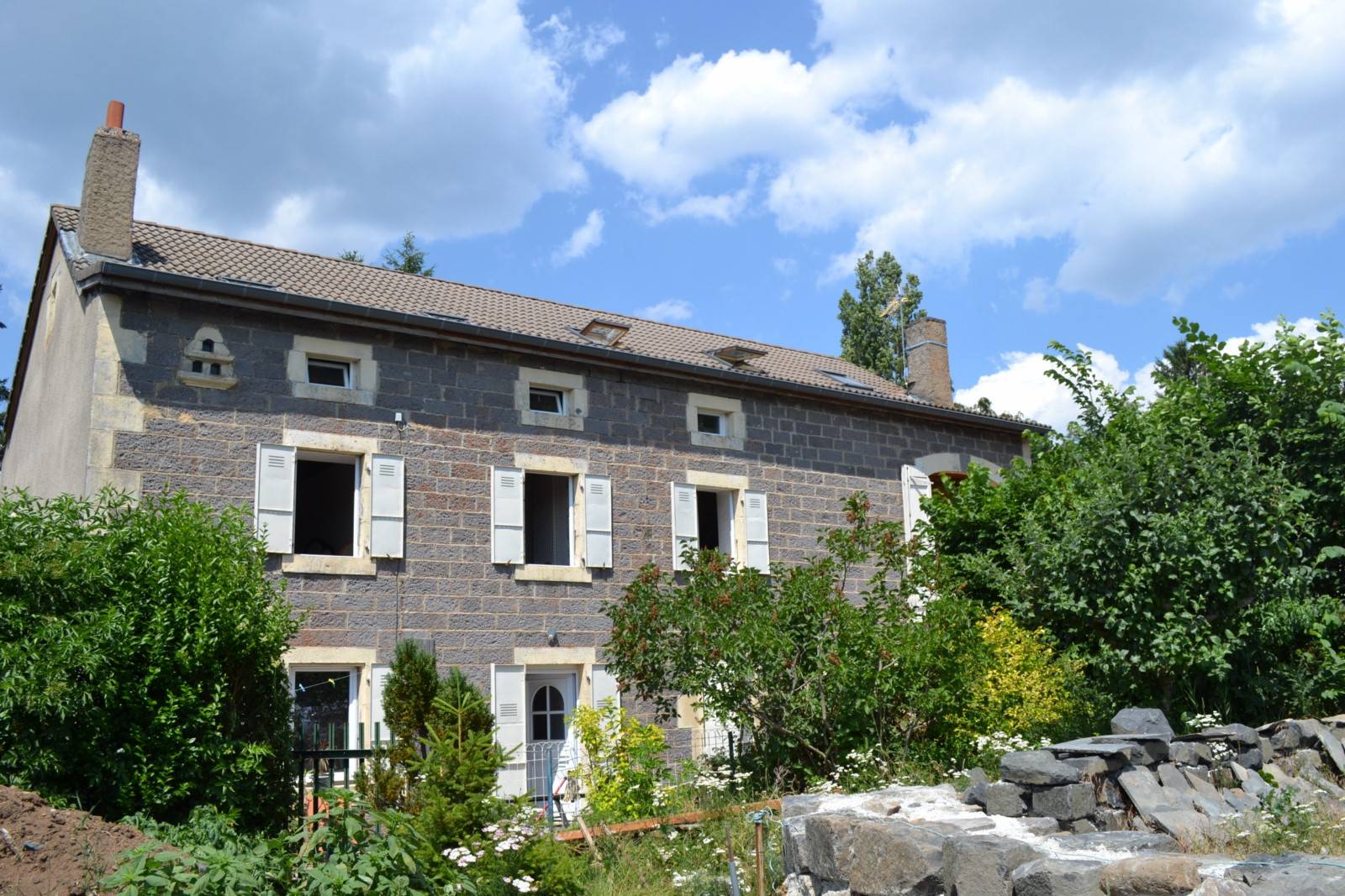 Ancienne ferme composée de 4 appartements Le Mazet St Voy