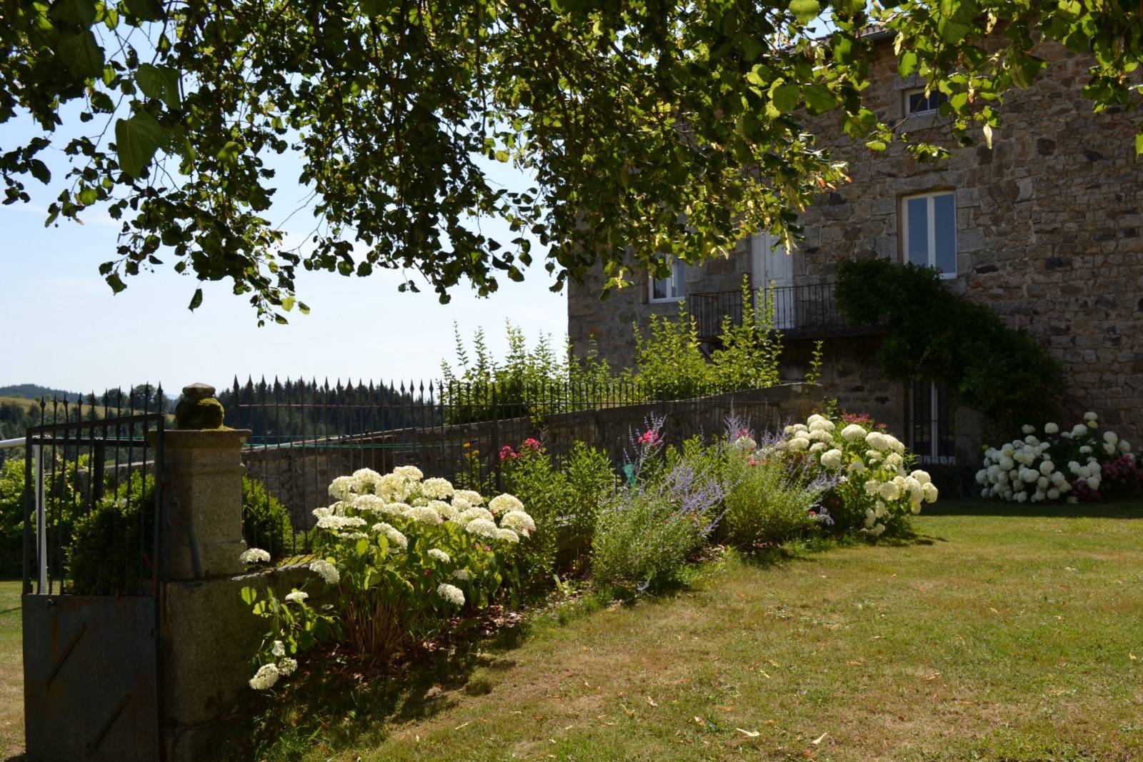 Corps de ferme dans la campagne de Tence