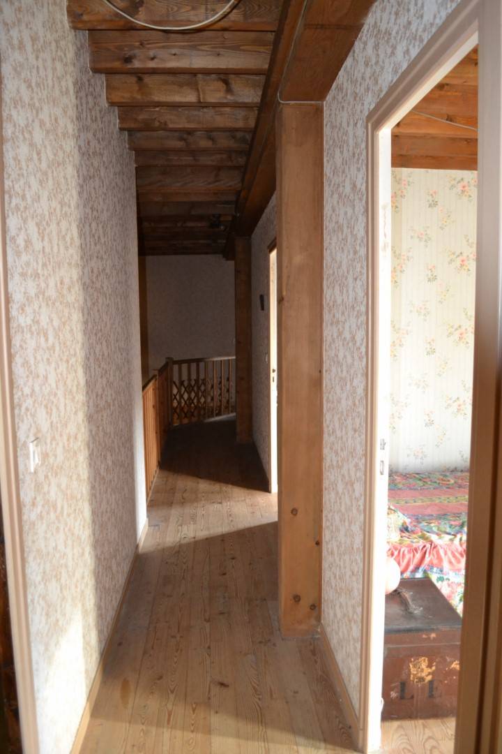 A vendre, ferme isolée avec 7800 m² de terrain à Saint Julien Molhesabate