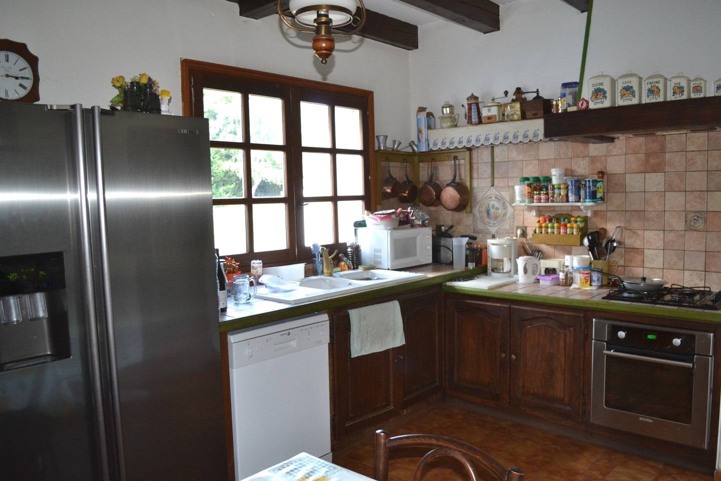 Maison à rafraîchir avec terrain bien entretenue