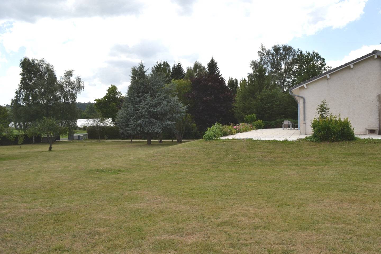 Belle maison avec terrain et dépendances le Mazet Saint Voy