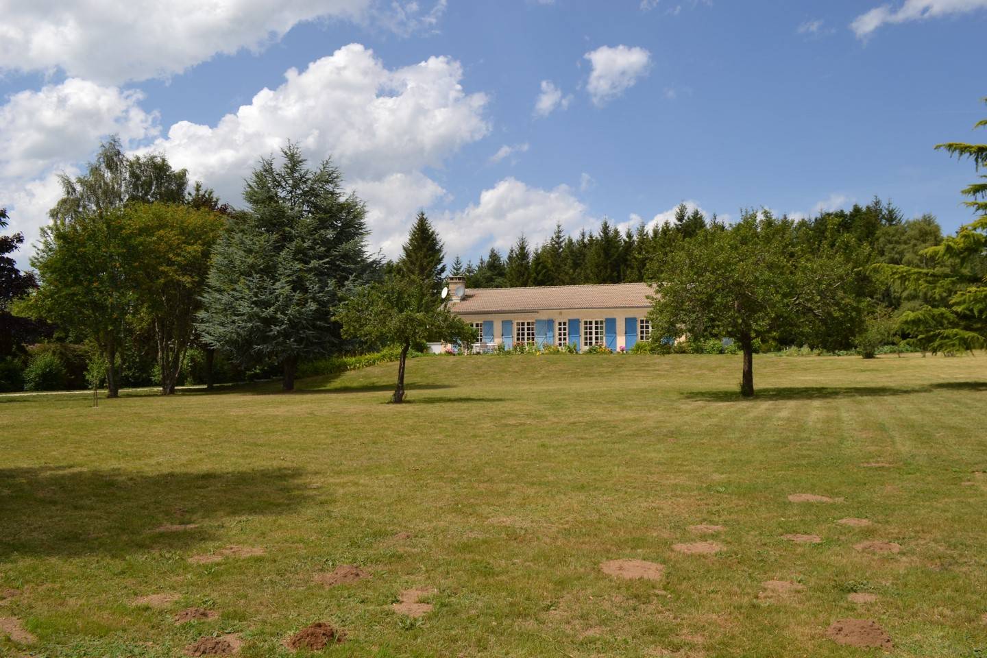 Propriété à rénover dans campagne au Mazet Saint Voy