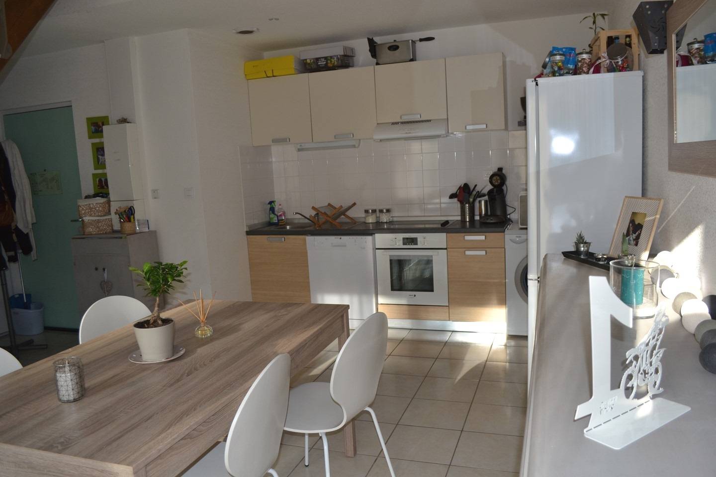 Le Chambon sur Lignon. Dans résidence avec parkings, T2 en duplex TBE.