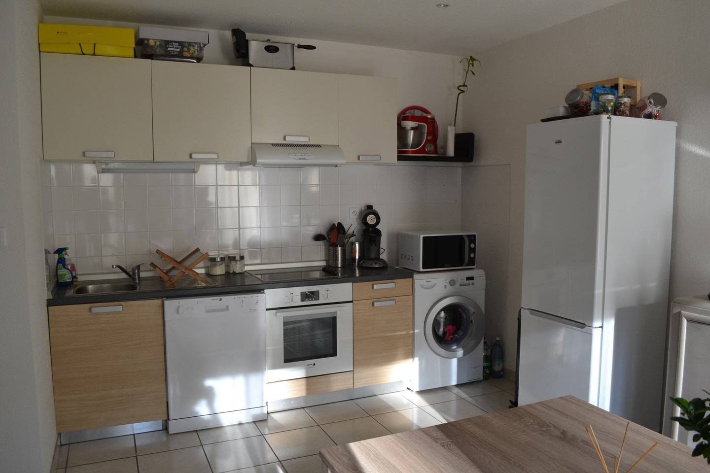 Le Chambon sur Lignon. Dans résidence avec parkings, T2 en duplex TBE.