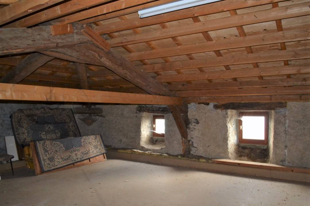 Belle maison en pierres à St Julien Molhesabate