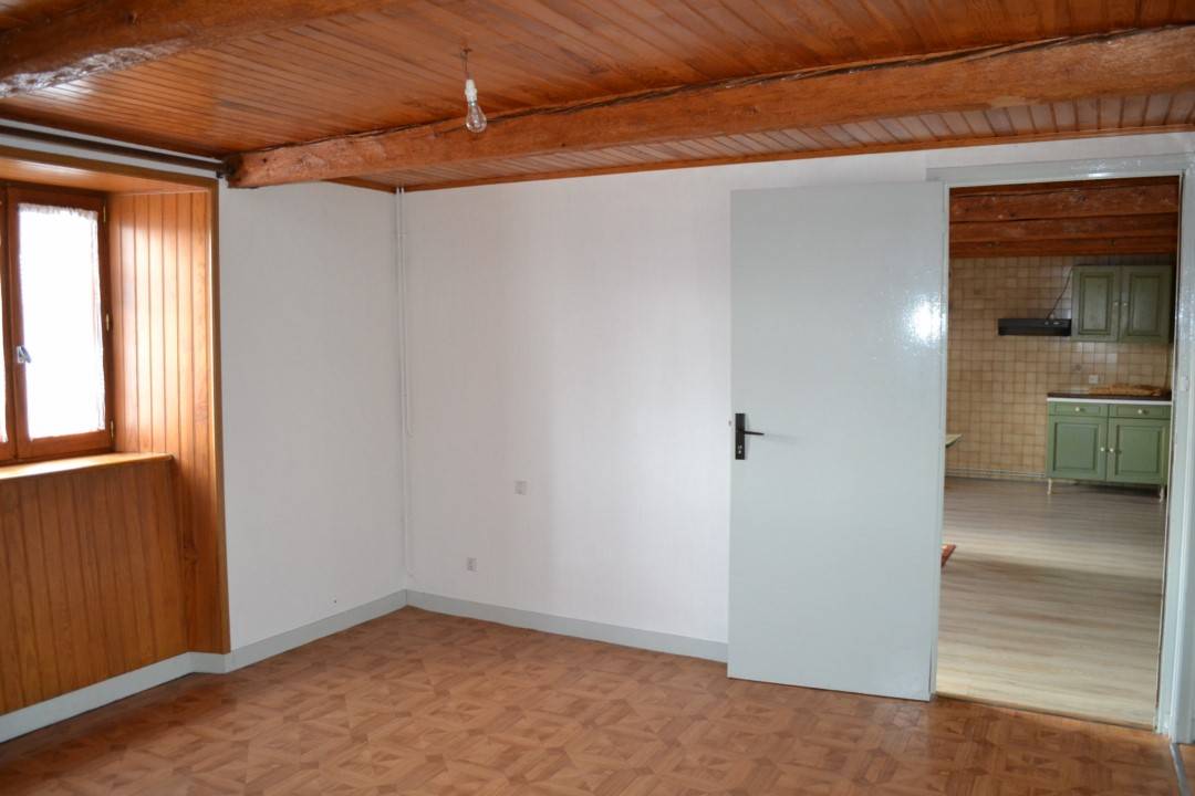 Belle maison en pierres à St Julien Molhesabate