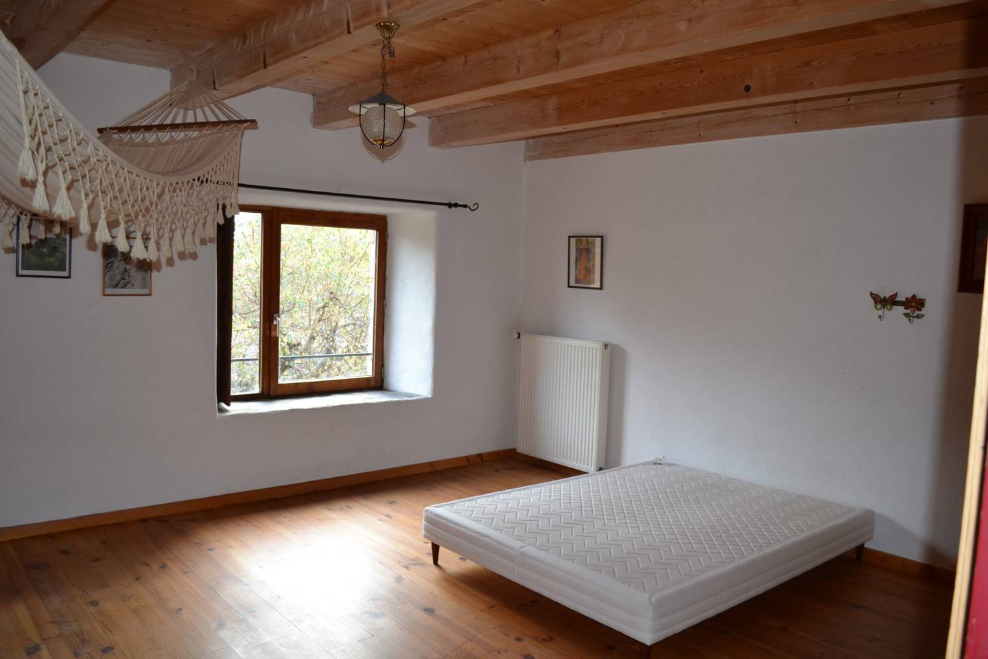 Entre Le Chambon et St Agrève, ferme rénovée. Potentiel à exploiter. Gîte. Habitable immédiatement.