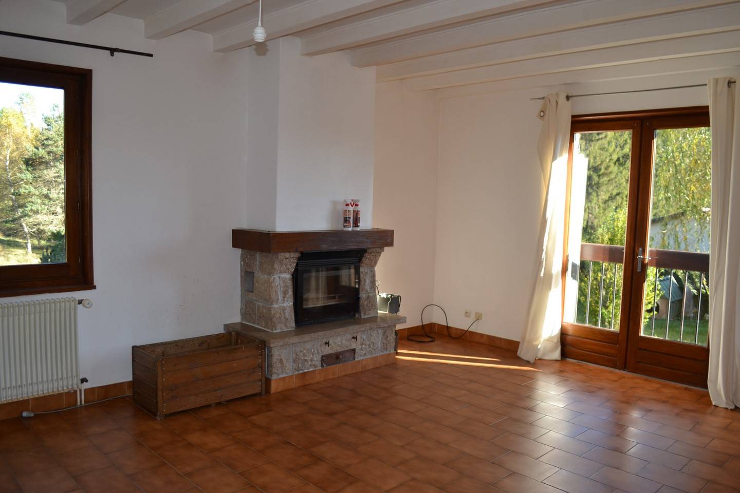 Le Chambon sur Lignon. 4 chambres et un bureau. Proche centre ville. Terrain