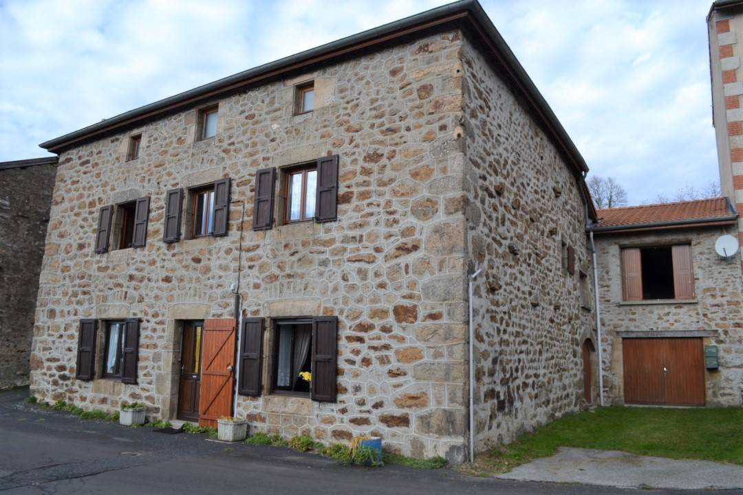 Belle maison en pierres à St Julien Molhesabate