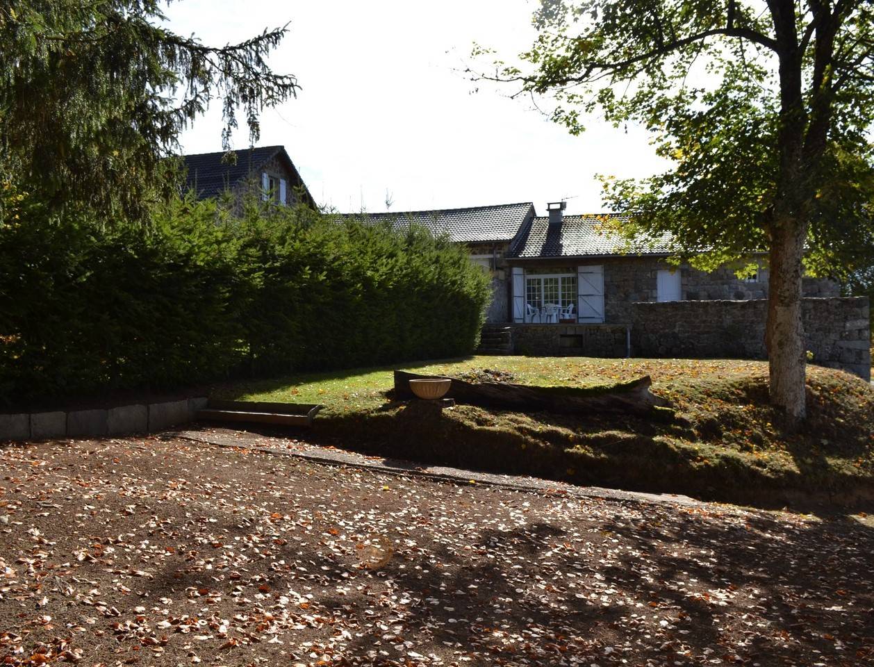 Ferme en cours de rénovation Campagne du Chambon sur Lignon  Maison T4 avec dépendances 100m²