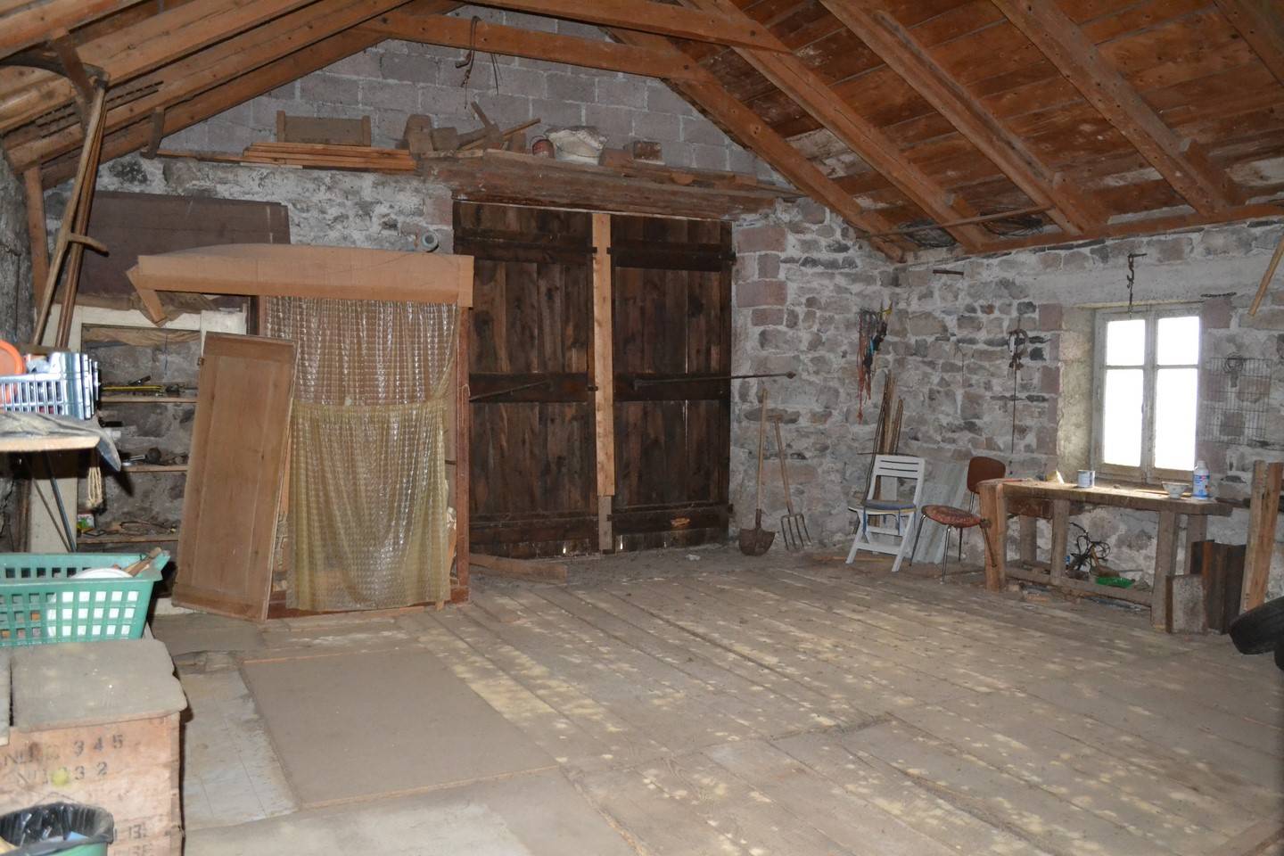 Ancienne ferme à rénover. 4000m² de terrain à Saint Front.