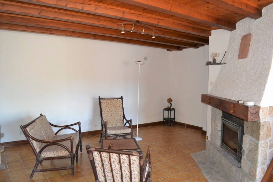 Maison de village. Campagne de Devesset.