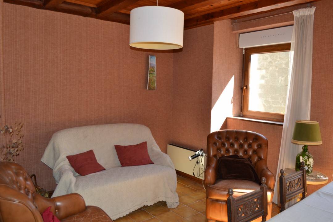 Maison de village. Campagne de Devesset.