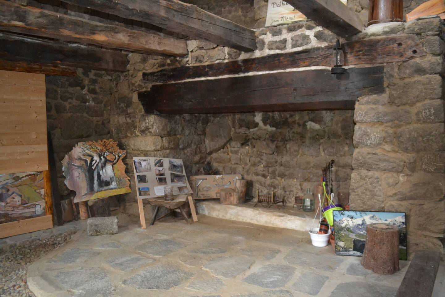 Entre Le Chambon et St Agrève, ferme rénovée. Potentiel à exploiter. Gîte. Habitable immédiatement.