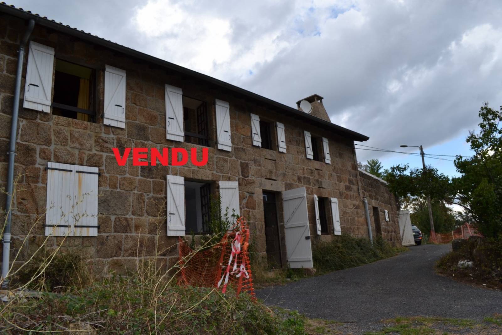 Maison en pierre dans hameau avec belle vue sur St Agrève
