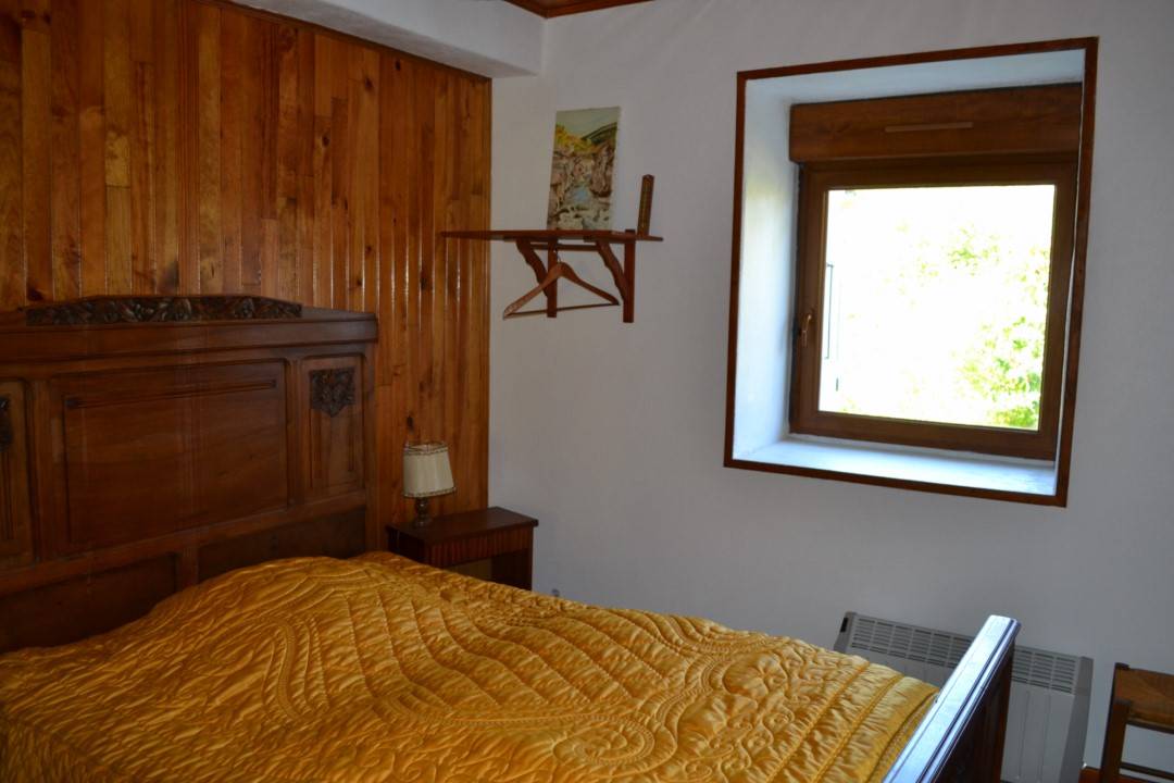 Maison de village. Campagne de Devesset.