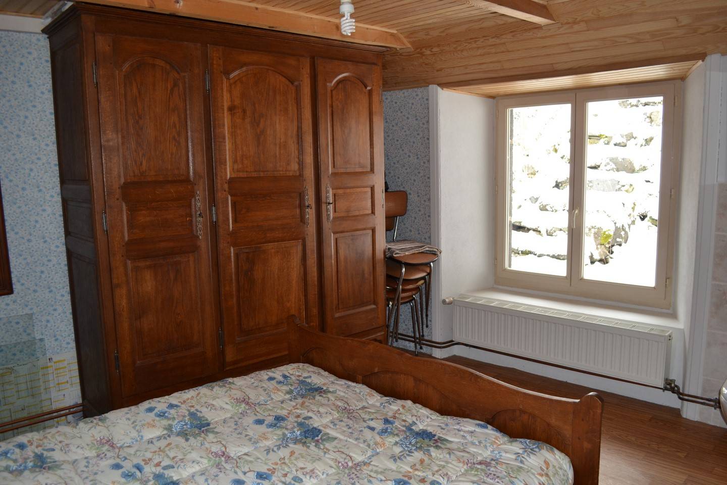 Saint Front. Maison de village en partie rénovée