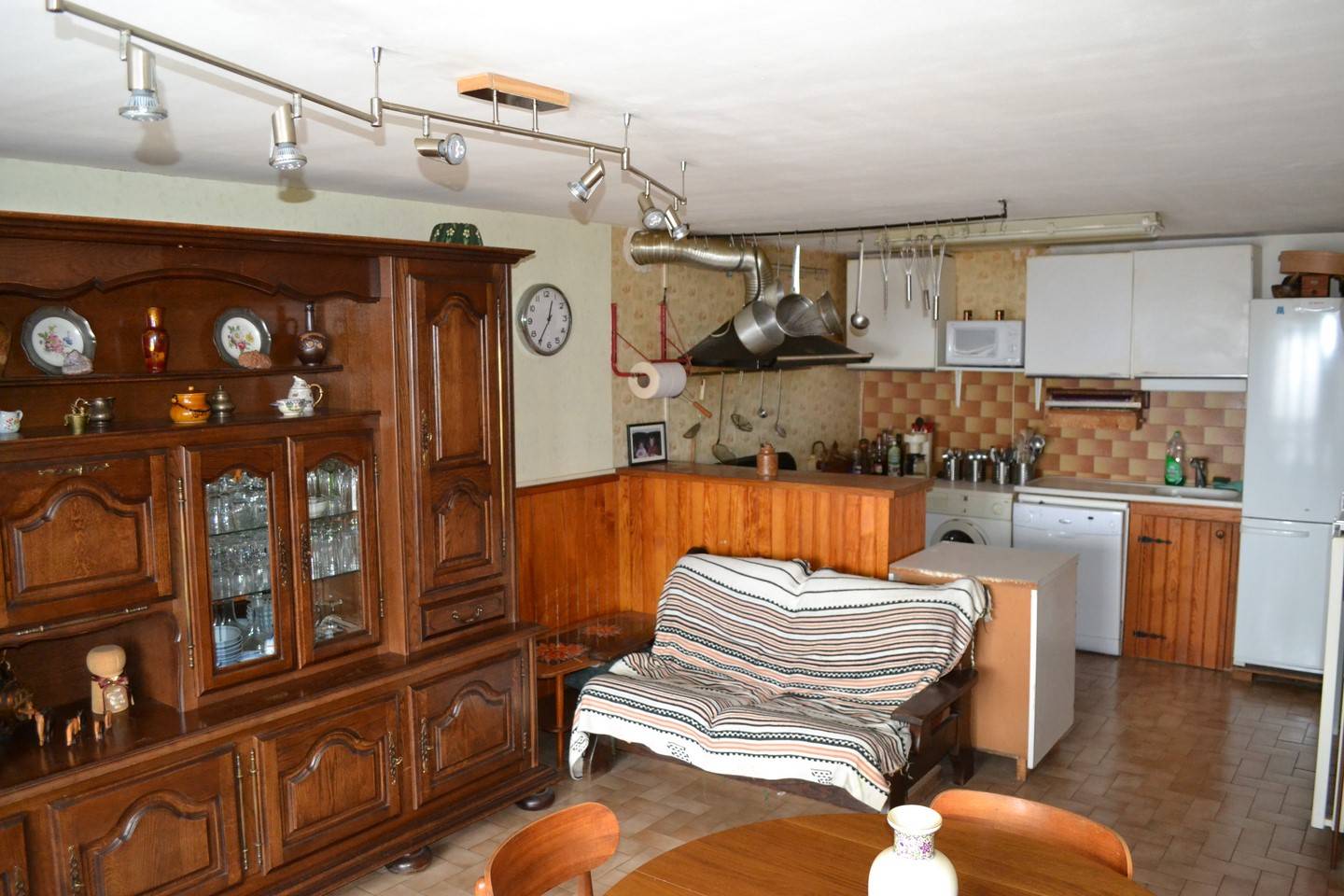 Saint Front. Maison de village en partie rénovée