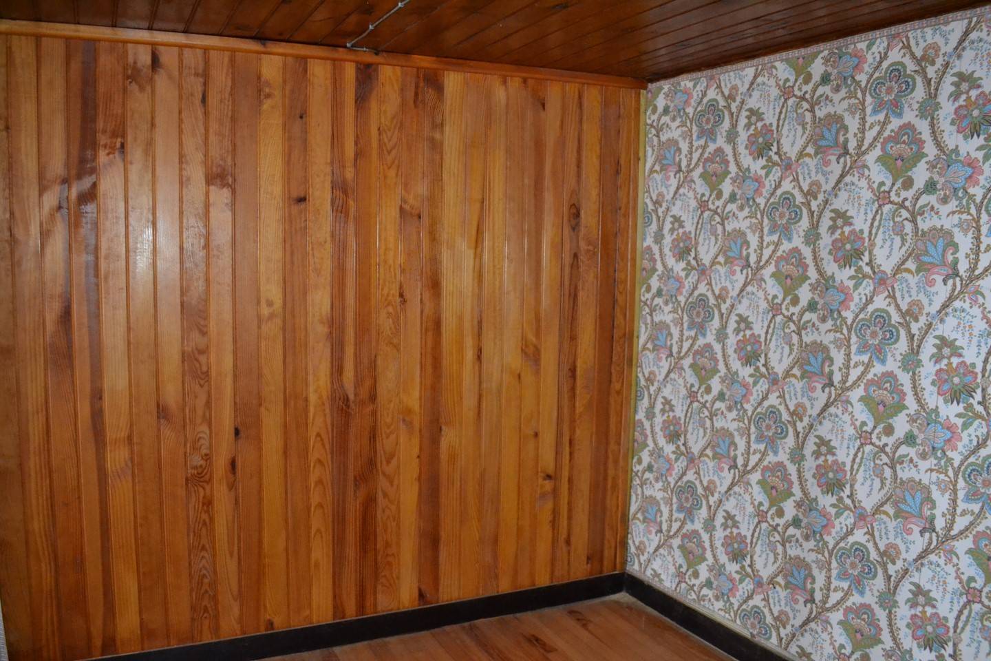 Saint Front. Maison de village en partie rénovée