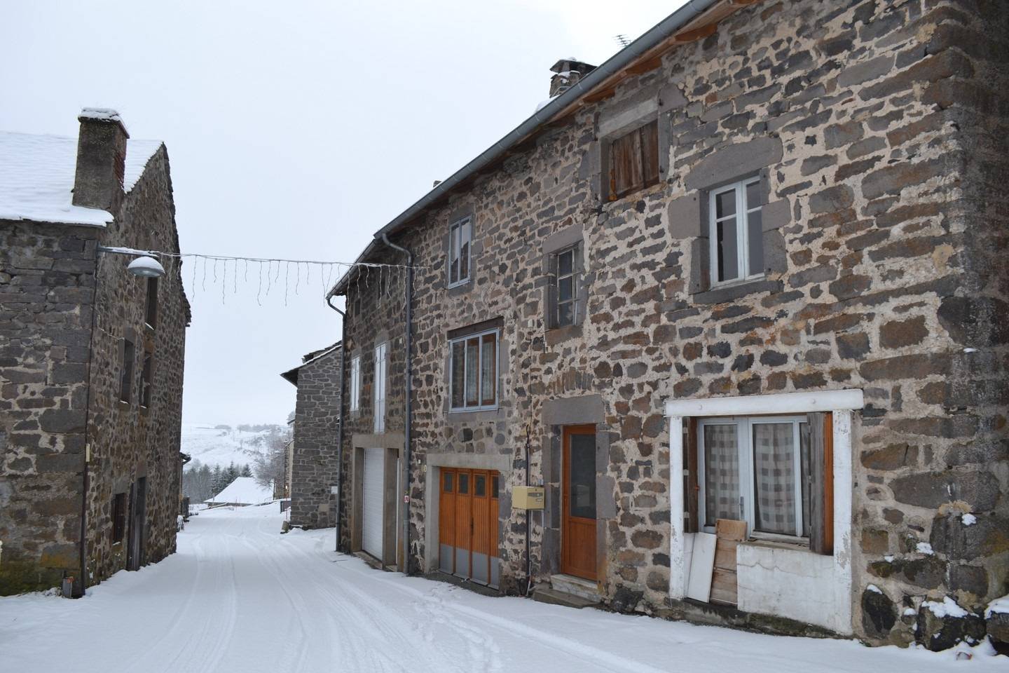 Saint Front. Maison de village en partie rénovée