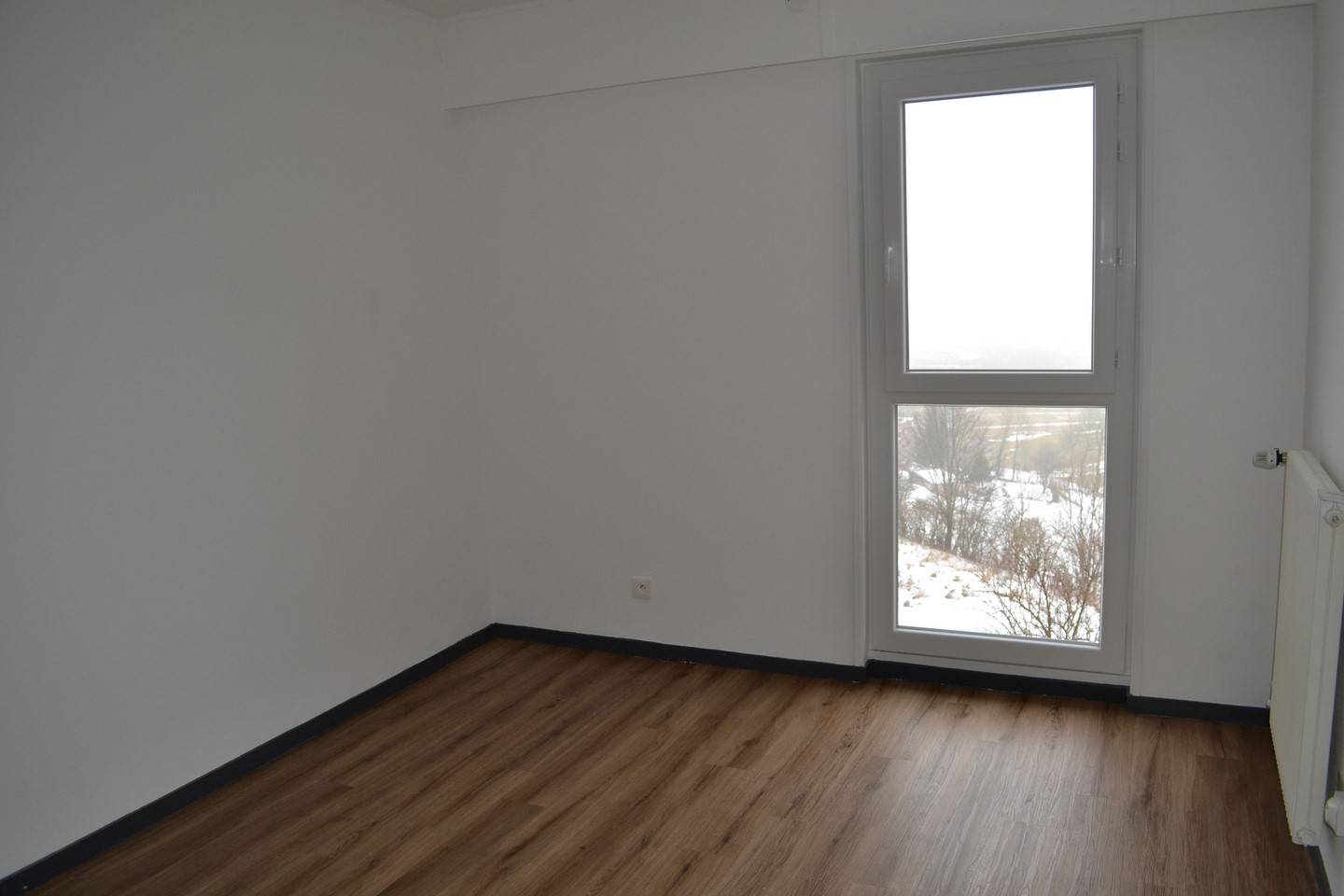 Fay sur Lignon. Centre village. Résidence service, 15 appartements. Garages