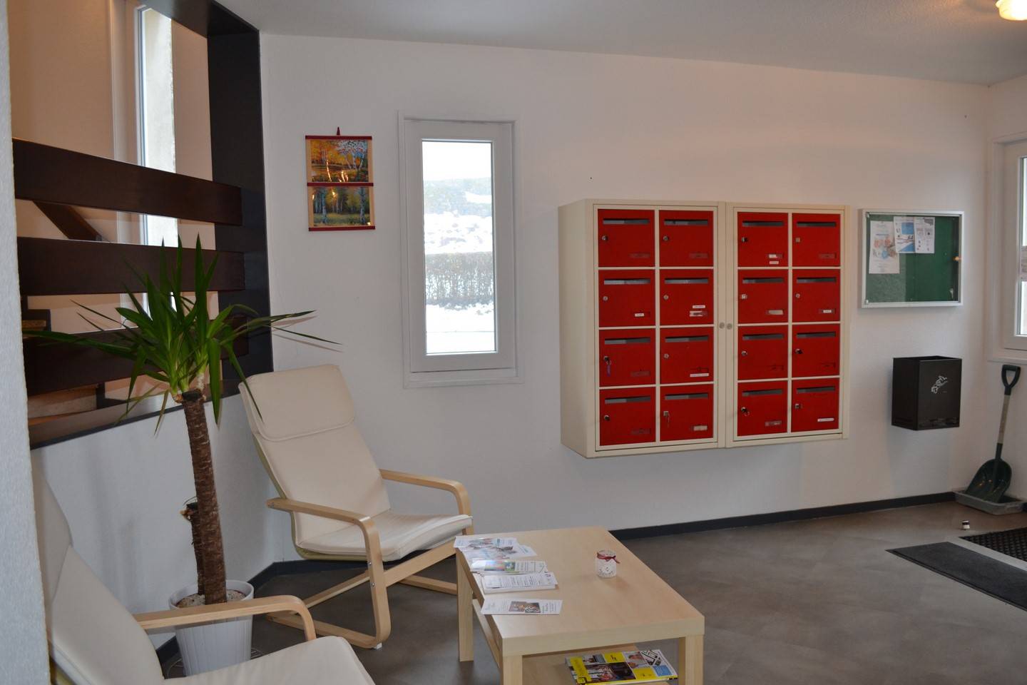 Fay sur Lignon. Centre village. Résidence service, 15 appartements. Garages