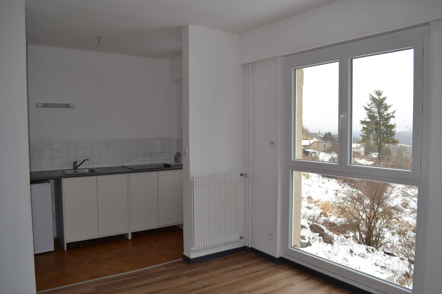 Fay sur Lignon. Centre village. Résidence service, 15 appartements. Garages