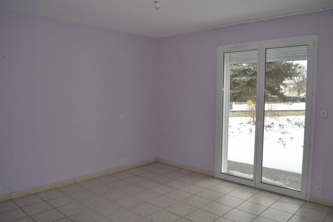 Villa de plain pied à Mars. 2000m² de terrain