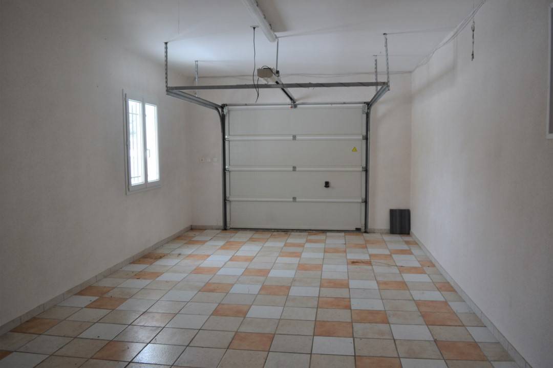 Villa de plain pied à Mars. 2000m² de terrain