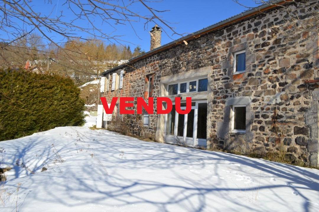 Ferme rénovée dans campagne avec vue à Fay sur Lignon