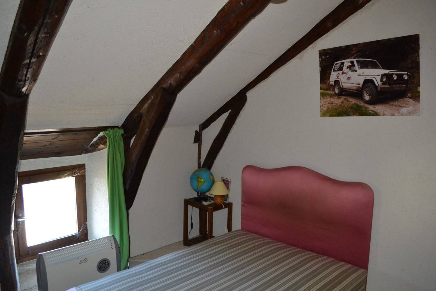 Maison 280m² et nombreuses possibilités. Terrasse.