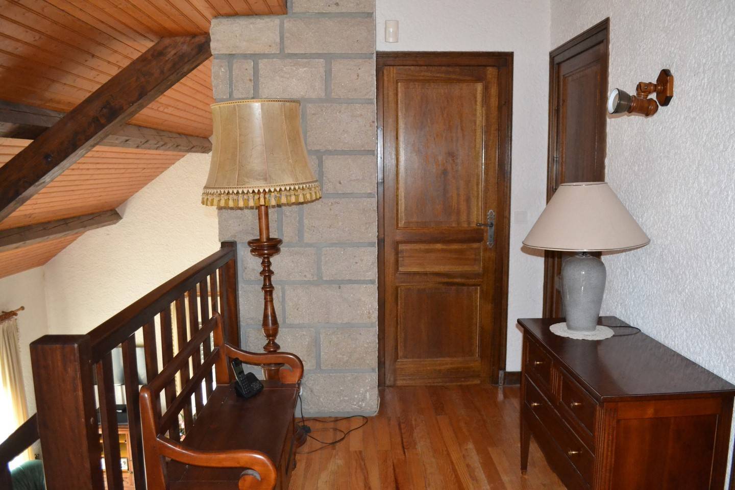 3km du Chambon sur Lignon. Environnement agréable. 4300m² de terrain.