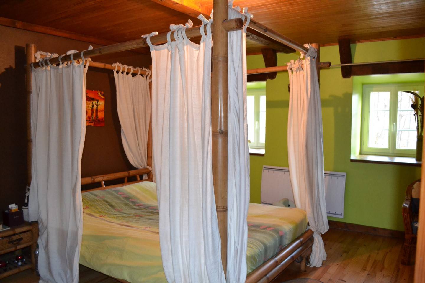 Campagne de St Jeures. Couverture Lauzes. 2500m² de terrain attenant