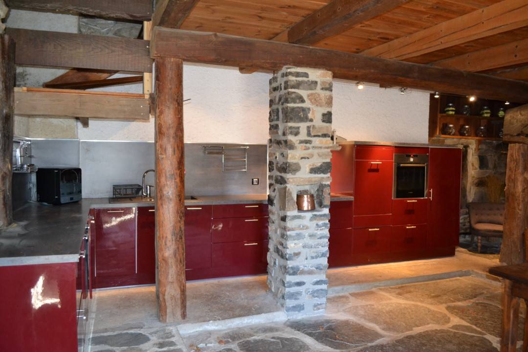 Ancienne ferme de caractère à Saint Jeures