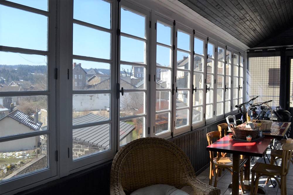 T6 Le Chambon sur Lignon Cachet. Cœur du village. Vue. Expo sud