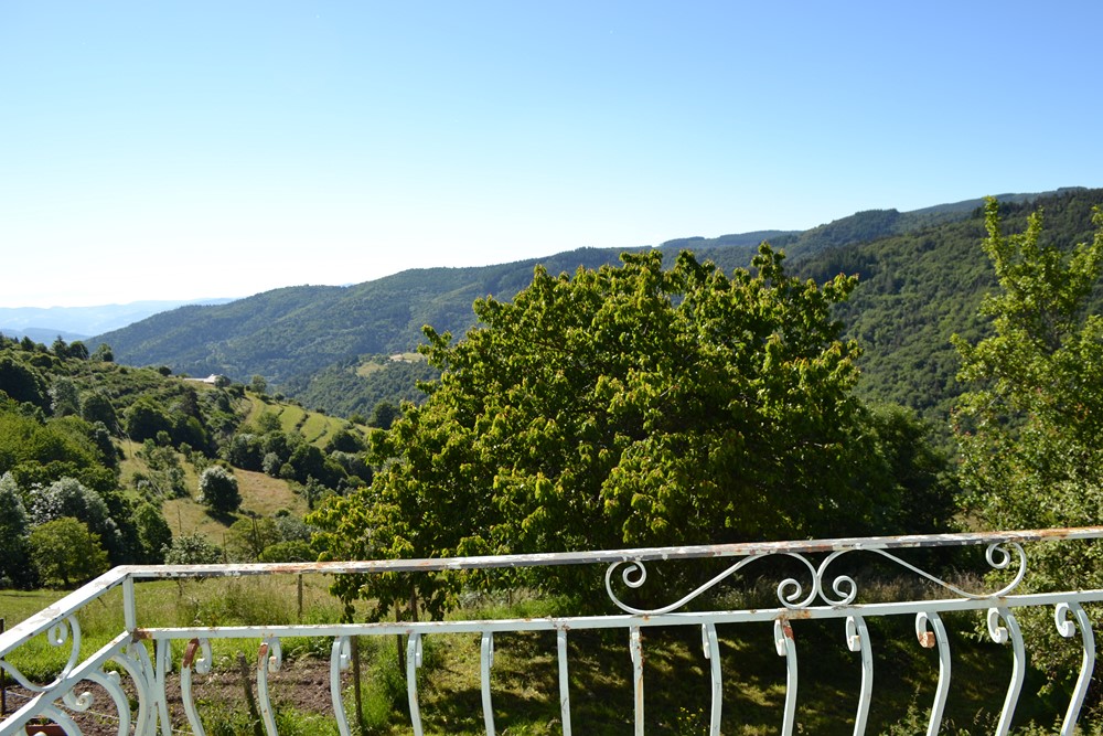 Maison de hameau  Campagne de St Agrève A rénover. Vue