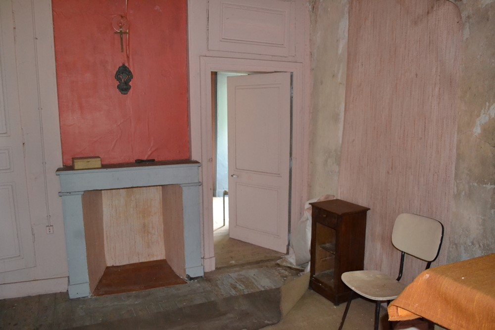 A rénover. Vue. Calme. 3 chambres. Mars