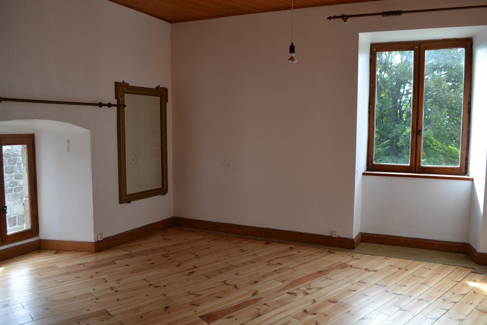 Maison de village T6 St Agrève Maison en pierres. Le Chiniac. Spacieuse.