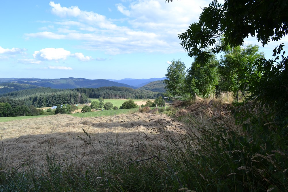 A rénover. Vue. Calme. 3 chambres. Mars