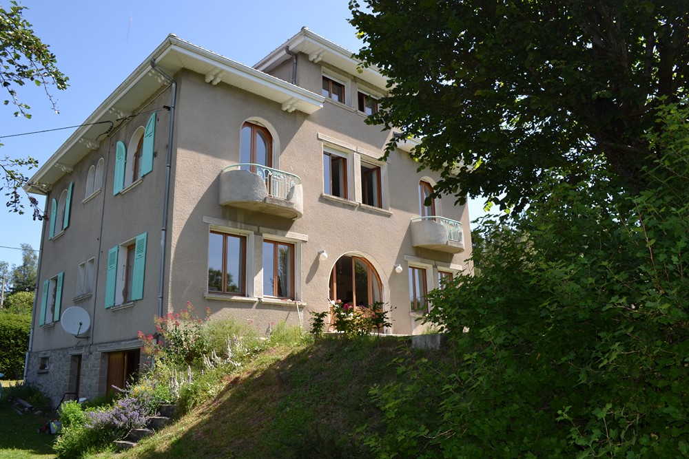 Maison de village T6 Le Chambon sur Lignon Lumineux, spacieux, centre village