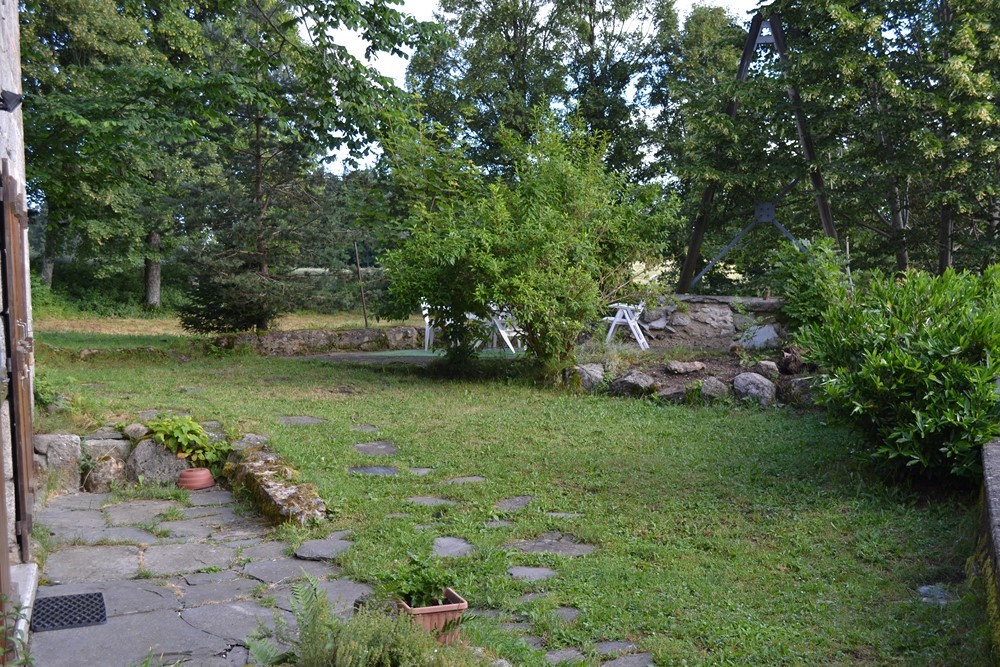 Maison de hameau  Campagne du Mazet Volumes spacieux. Bachat en pierres. 1800m² de terrain