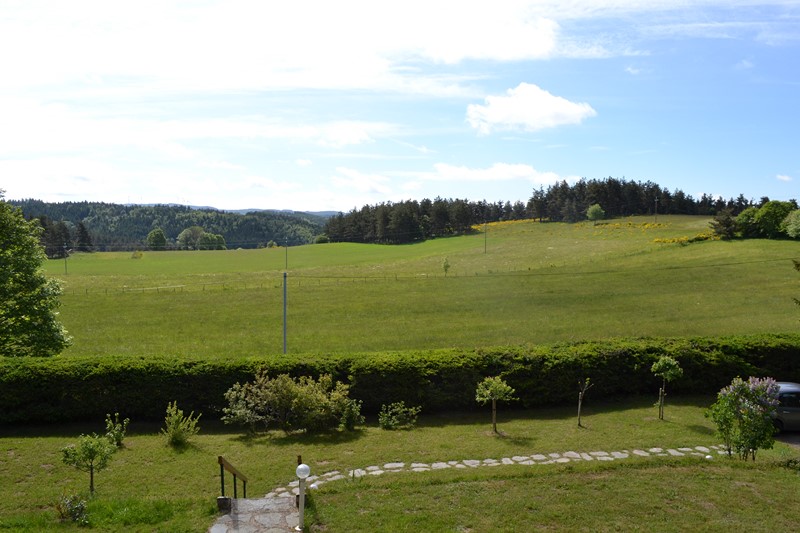 Villas St Agrève Terrain 4900 m². Centre village. Cachet.