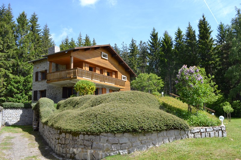 chalet  T7 St Agrève Superbe environnement, proche village. Qualité de construction. chalet  7 St Agrève Campagne du village Superbe environnement, proche village. Qualité de construction.