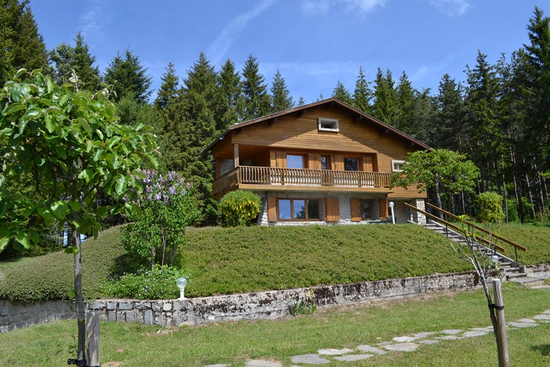 chalet  T7 St Agrève Superbe environnement, proche village. Qualité de construction. chalet  7 St Agrève Campagne du village Superbe environnement, proche village. Qualité de construction.
