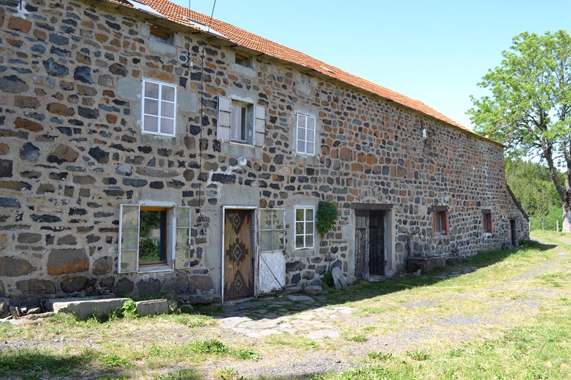 Ferme T6 Fay sur Lignon En campagne. Cachet. Exposition sud.  Ferme 6 Fay sur Lignon En campagne. Cachet. Exposition sud.