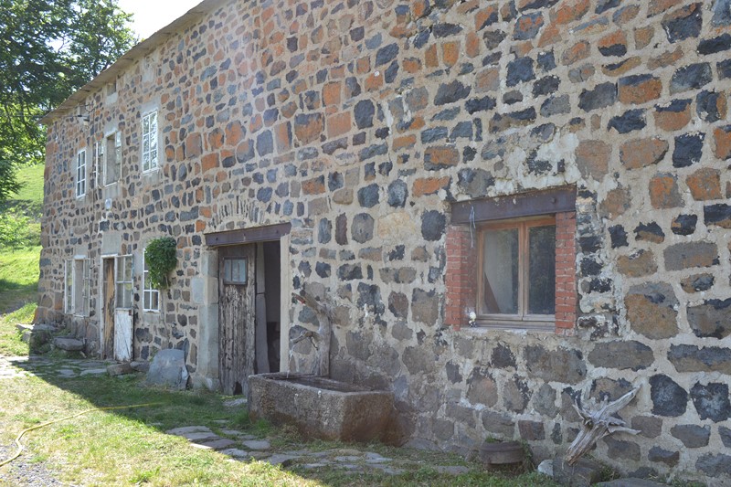 Ferme T6 Fay sur Lignon En campagne. Cachet. Exposition sud.  Ferme 6 Fay sur Lignon En campagne. Cachet. Exposition sud.