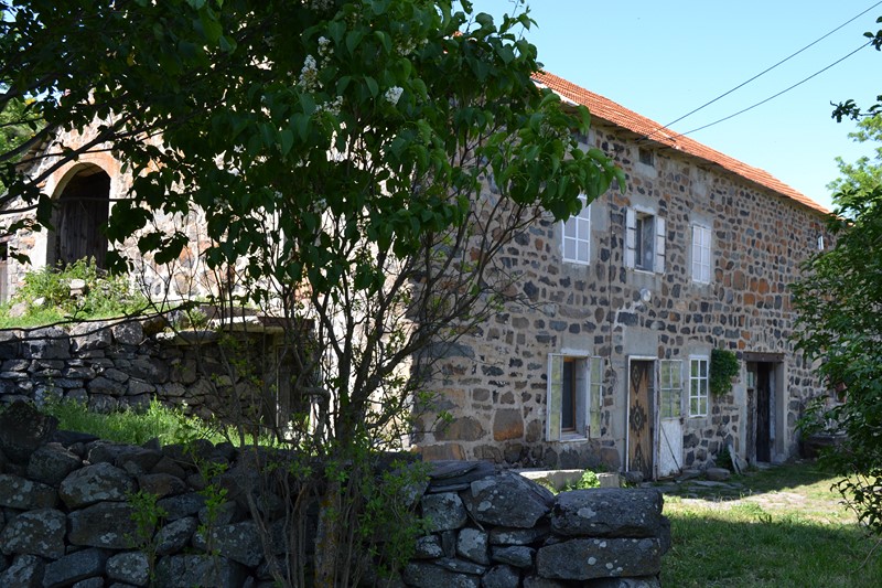 Ferme T6 Fay sur Lignon En campagne. Cachet. Exposition sud.  Ferme 6 Fay sur Lignon En campagne. Cachet. Exposition sud.