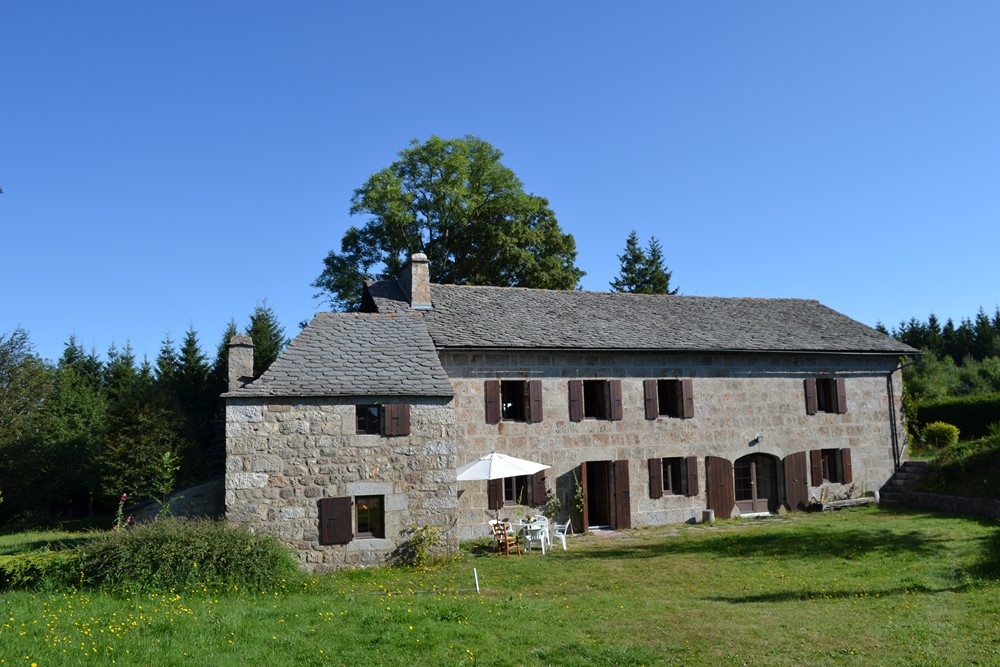 T5 Le Chambon Sur Lignon Ferme rénovée. 11Ha attenants. Cheminée. Charpente bateau
